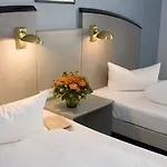 Alt Tempelhof Hotell 3*