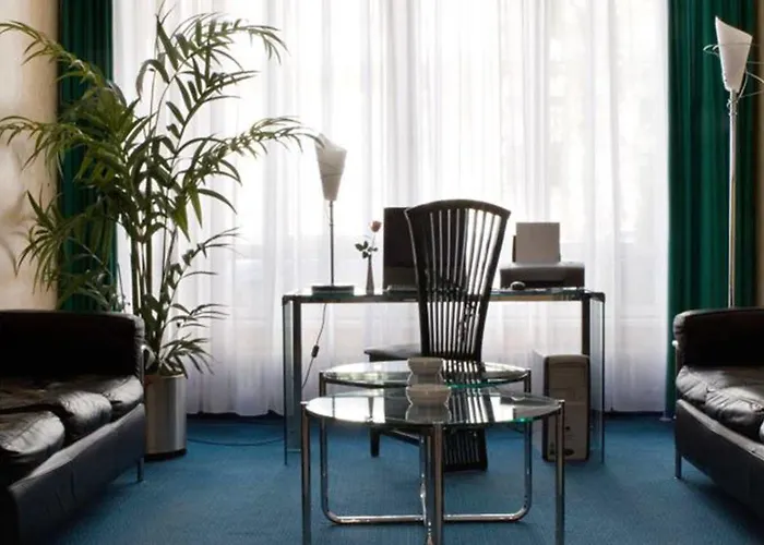 Alt Tempelhof 3* Berlín