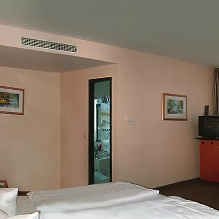 Alt Tempelhof 3* Berlino